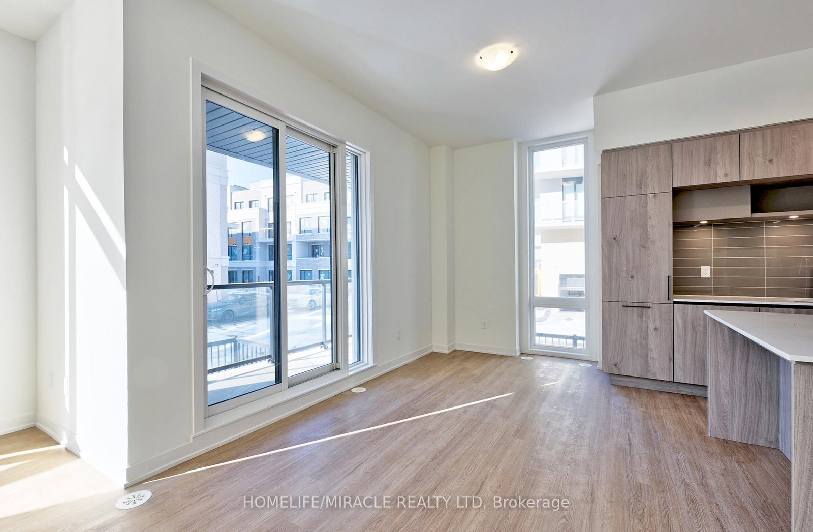 8 David Eyer Road • #1221 • Richmond Hill, ON photo 10