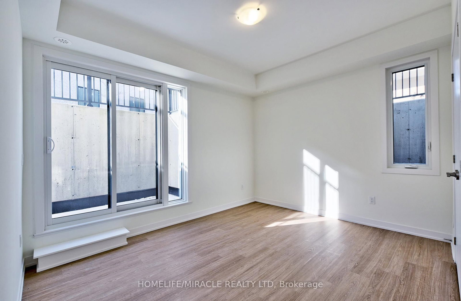8 David Eyer Road • #1221 • Richmond Hill, ON photo 13