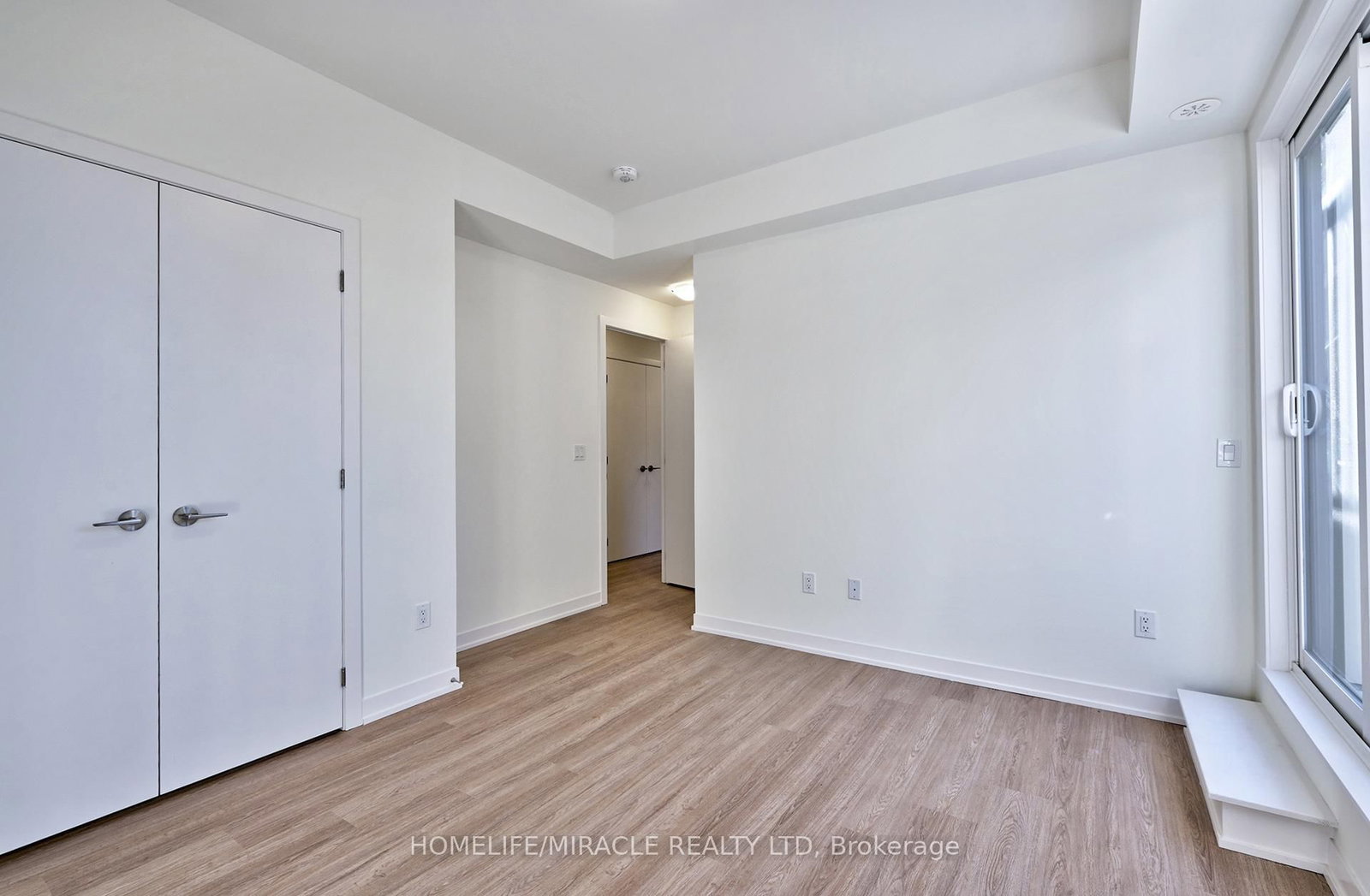 8 David Eyer Road • #1221 • Richmond Hill, ON photo 14