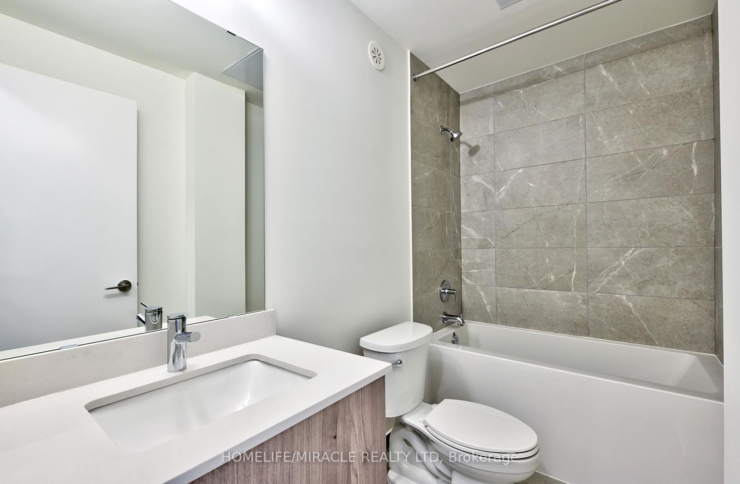 8 David Eyer Road • #1221 • Richmond Hill, ON photo 17