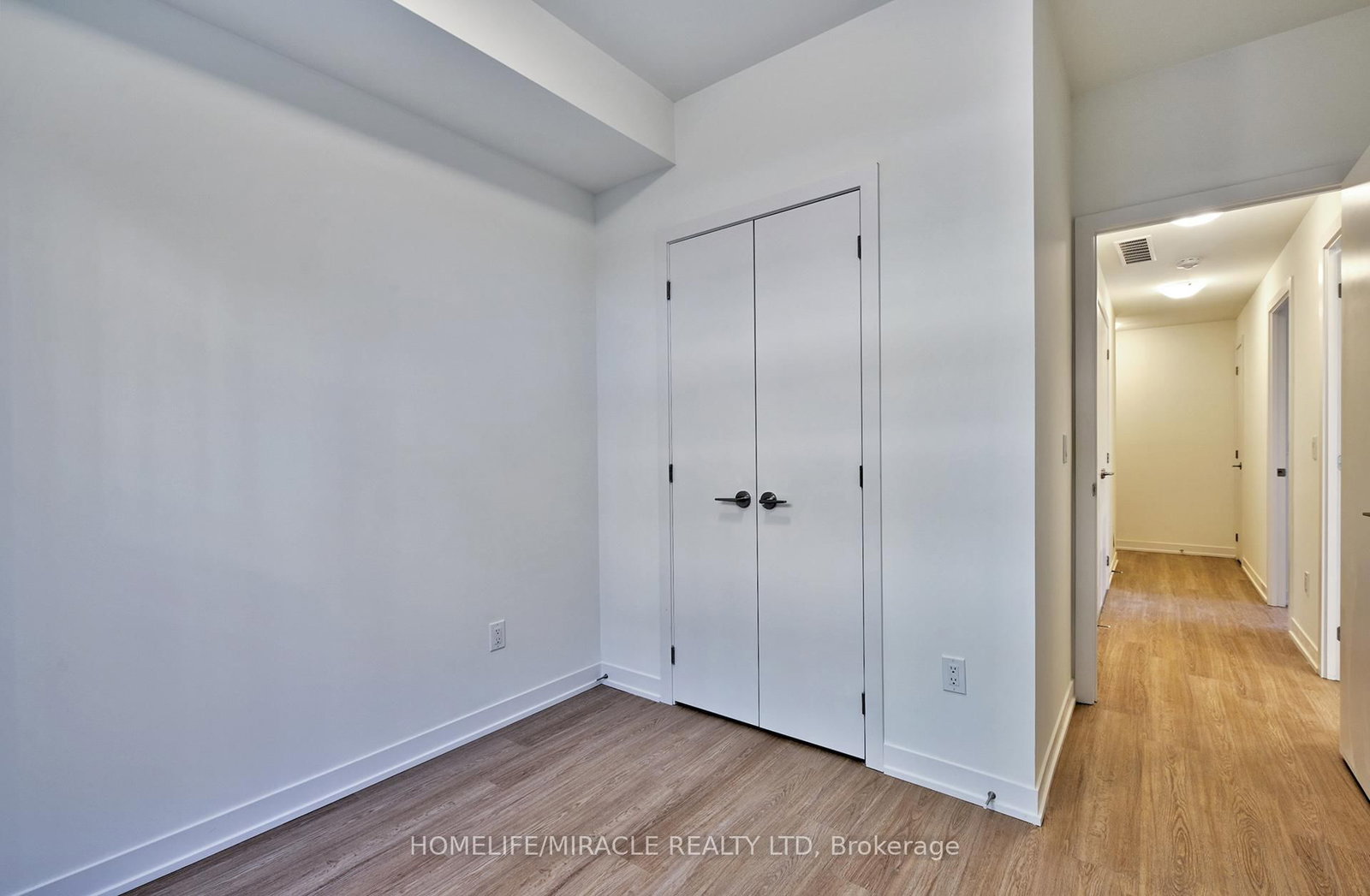 8 David Eyer Road • #1221 • Richmond Hill, ON photo 18
