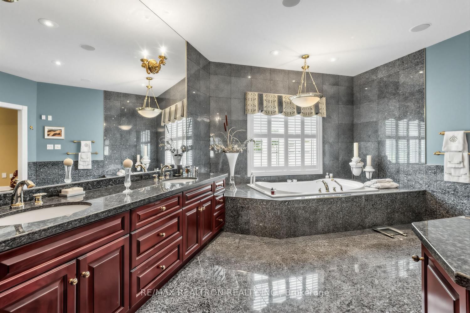7 Gilbert Drive • Aurora, ON photo 27