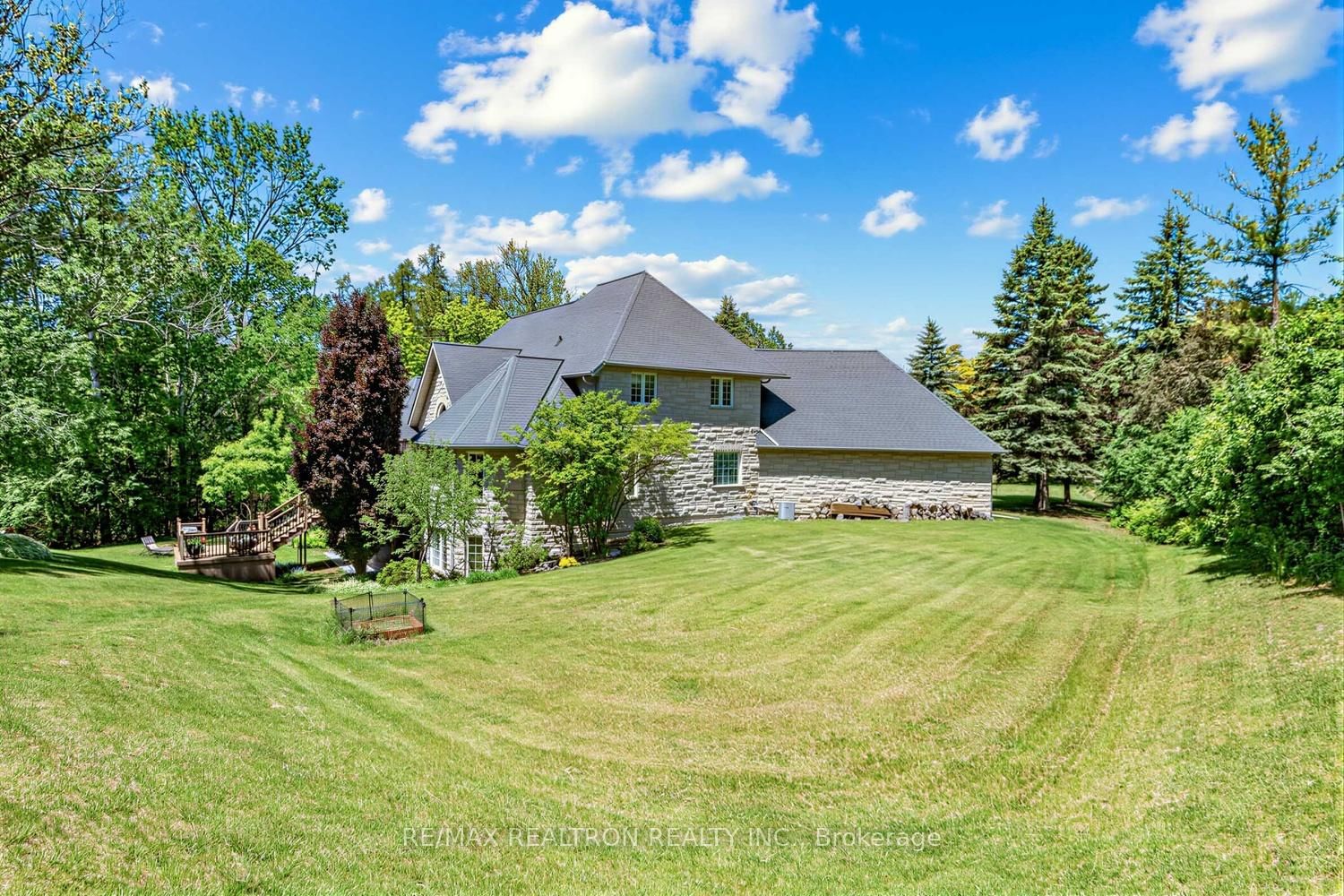 7 Gilbert Drive • Aurora, ON photo 42