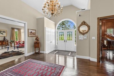 7 Gilbert Drive • Aurora, ON photo 5