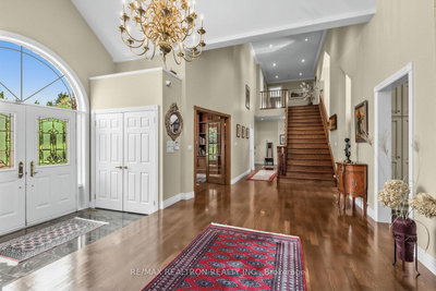 7 Gilbert Drive • Aurora, ON photo 6