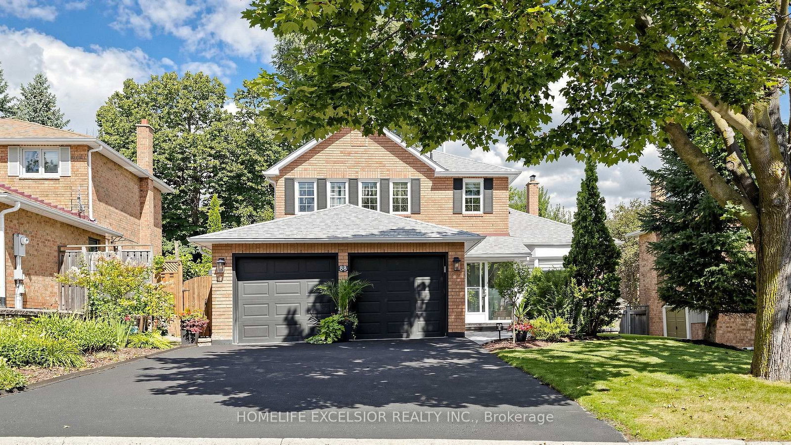 88 Kemano Road • Aurora, ON photo 1