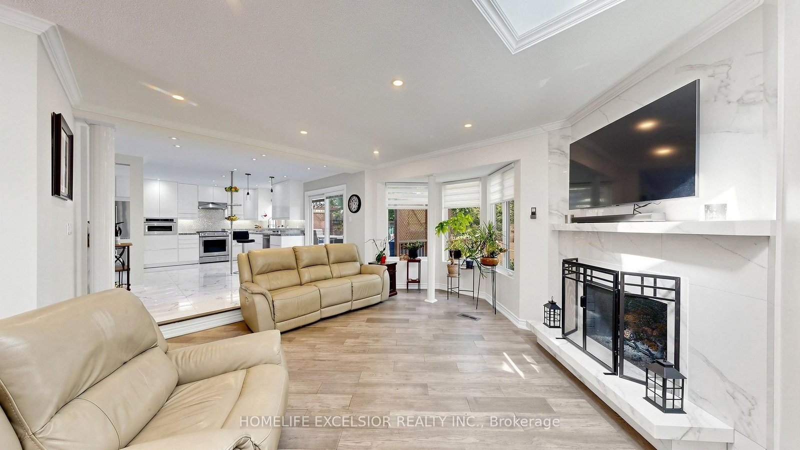 88 Kemano Road • Aurora, ON photo 11