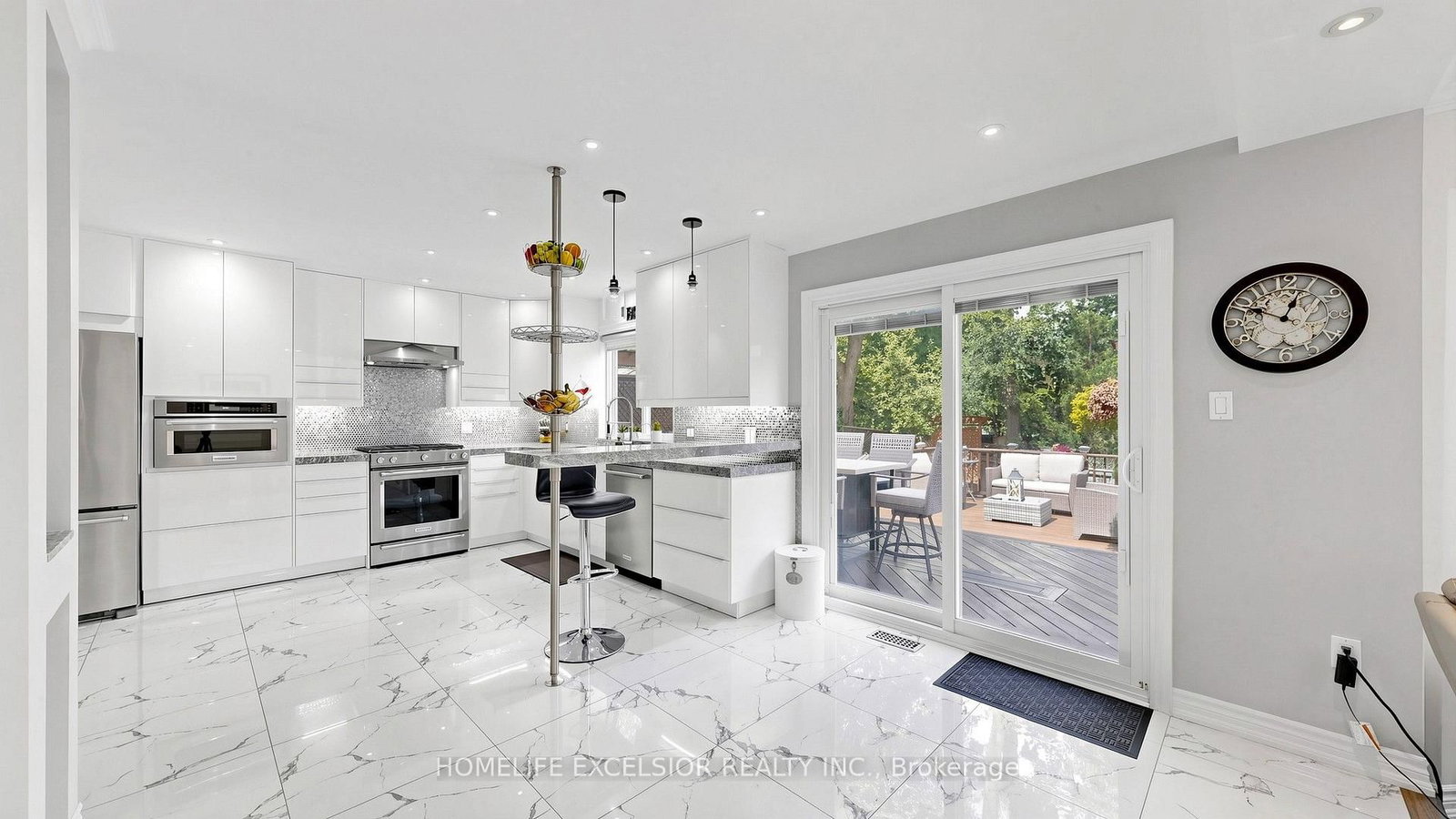 88 Kemano Road • Aurora, ON photo 14