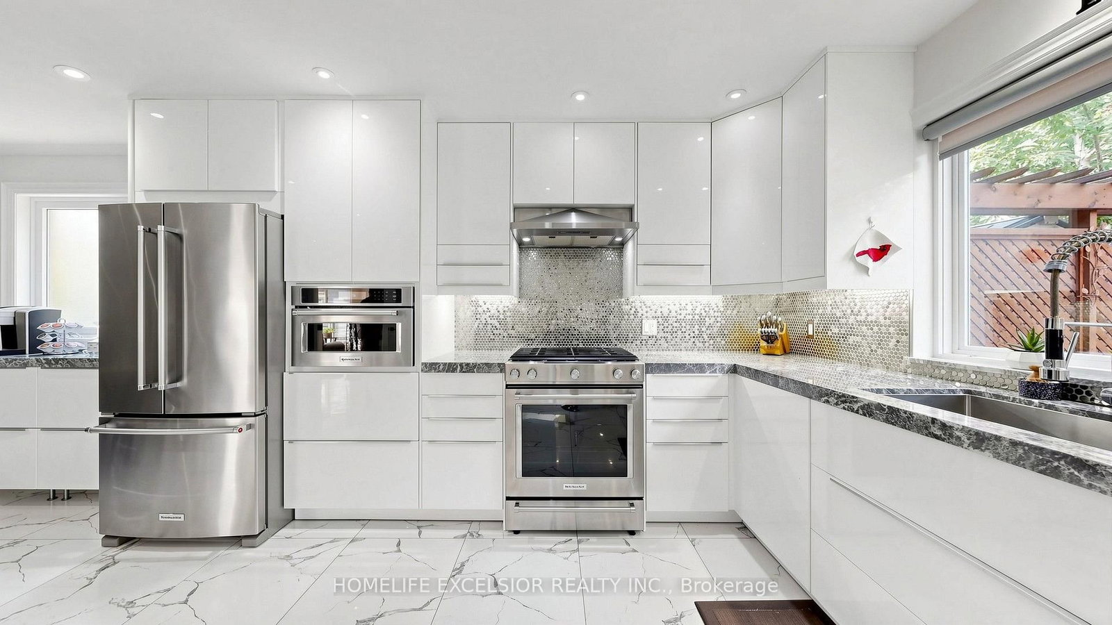 88 Kemano Road • Aurora, ON photo 15