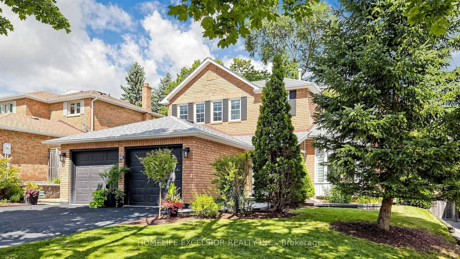 88 Kemano Road • Aurora, ON photo 2