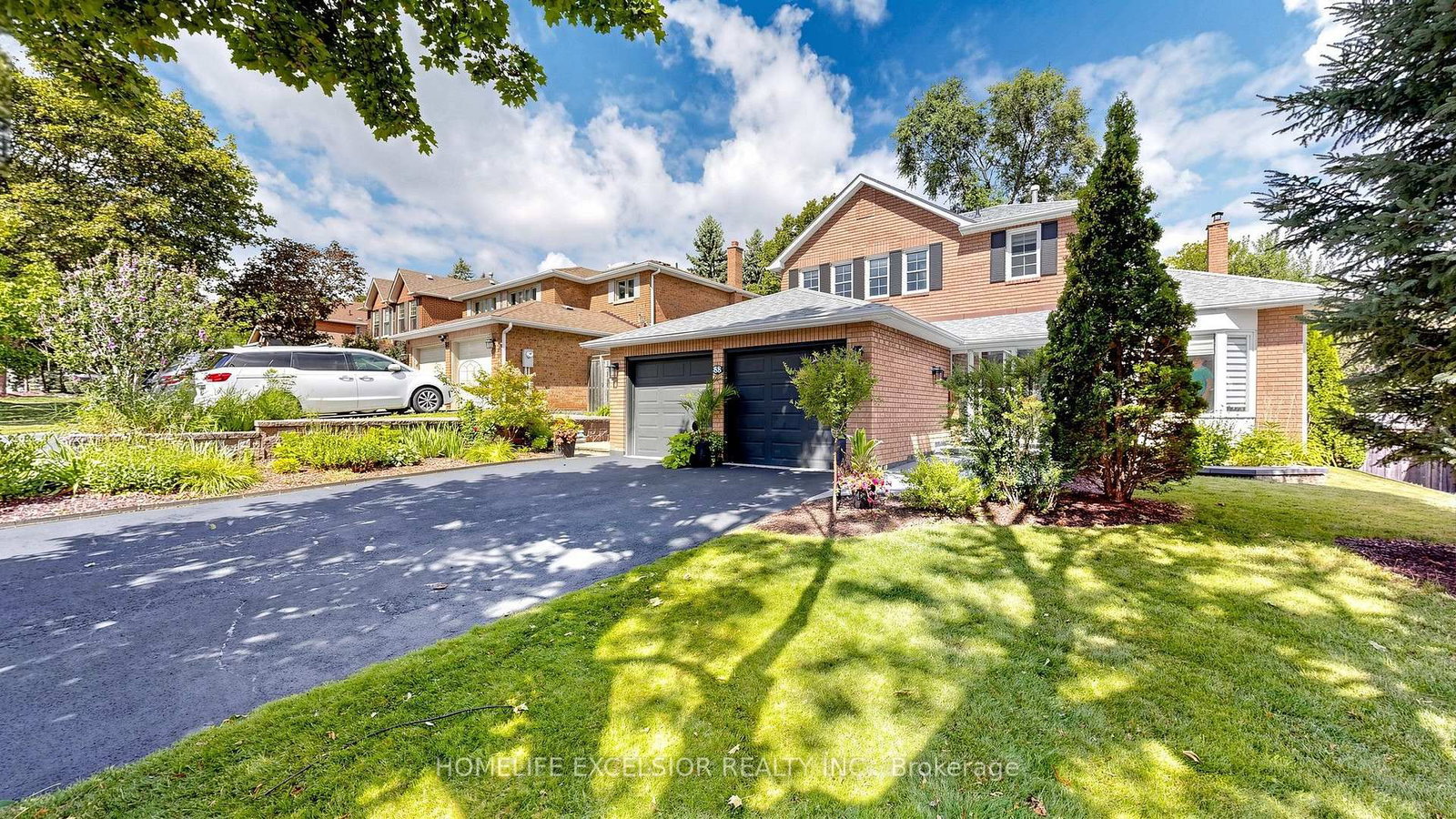 88 Kemano Road • Aurora, ON photo 3