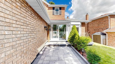 88 Kemano Road • Aurora, ON photo 4