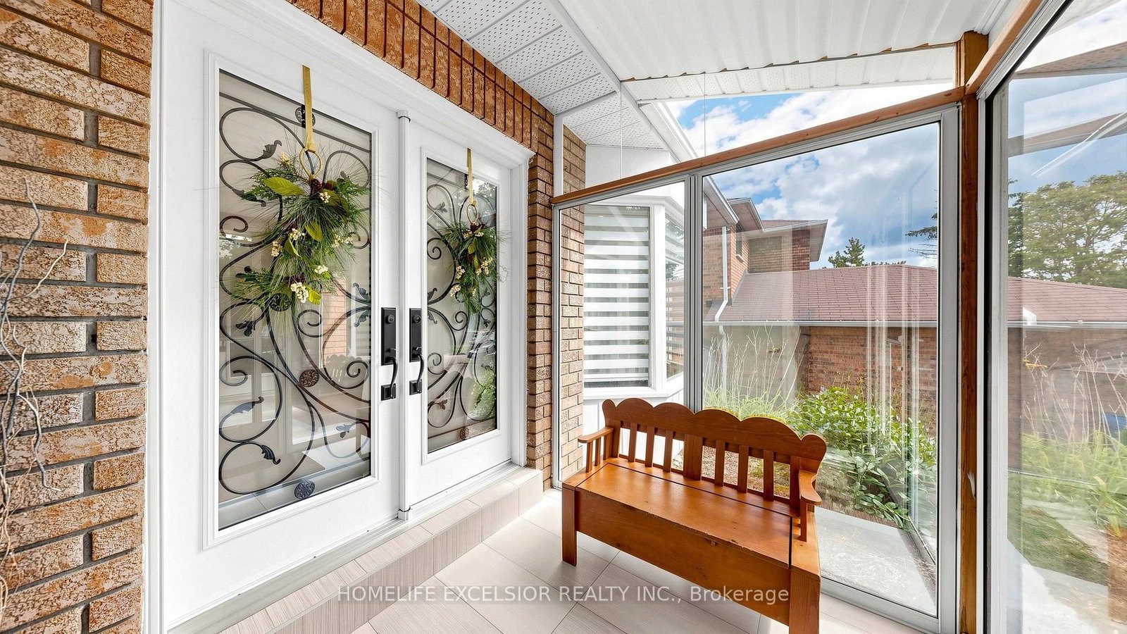 88 Kemano Road • Aurora, ON photo 5