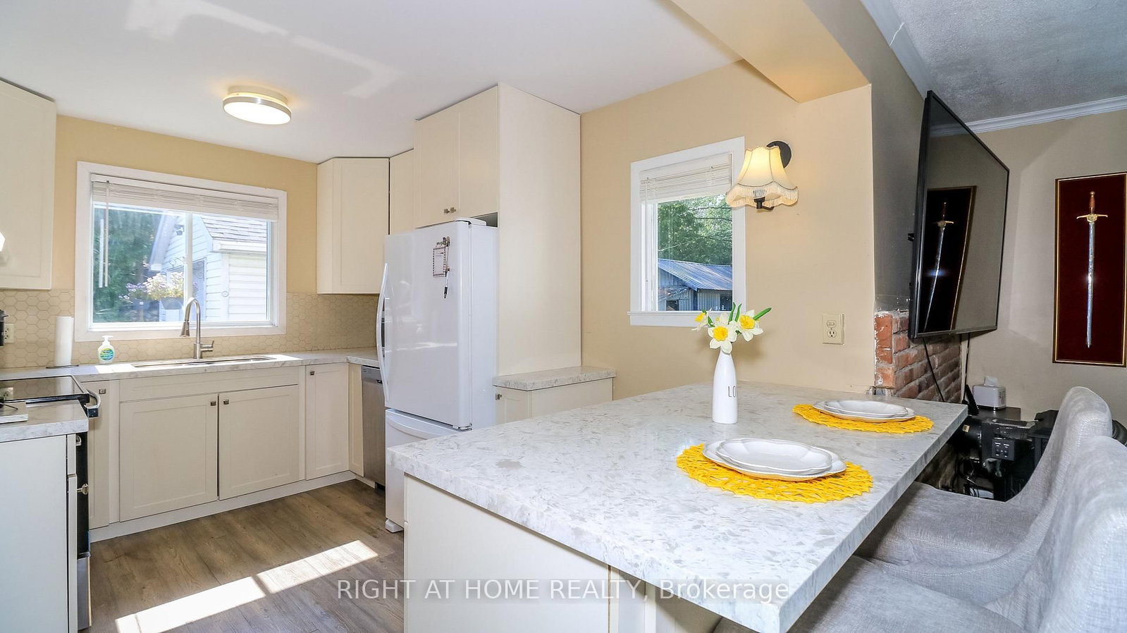 774 James Street • Innisfil, ON photo 4