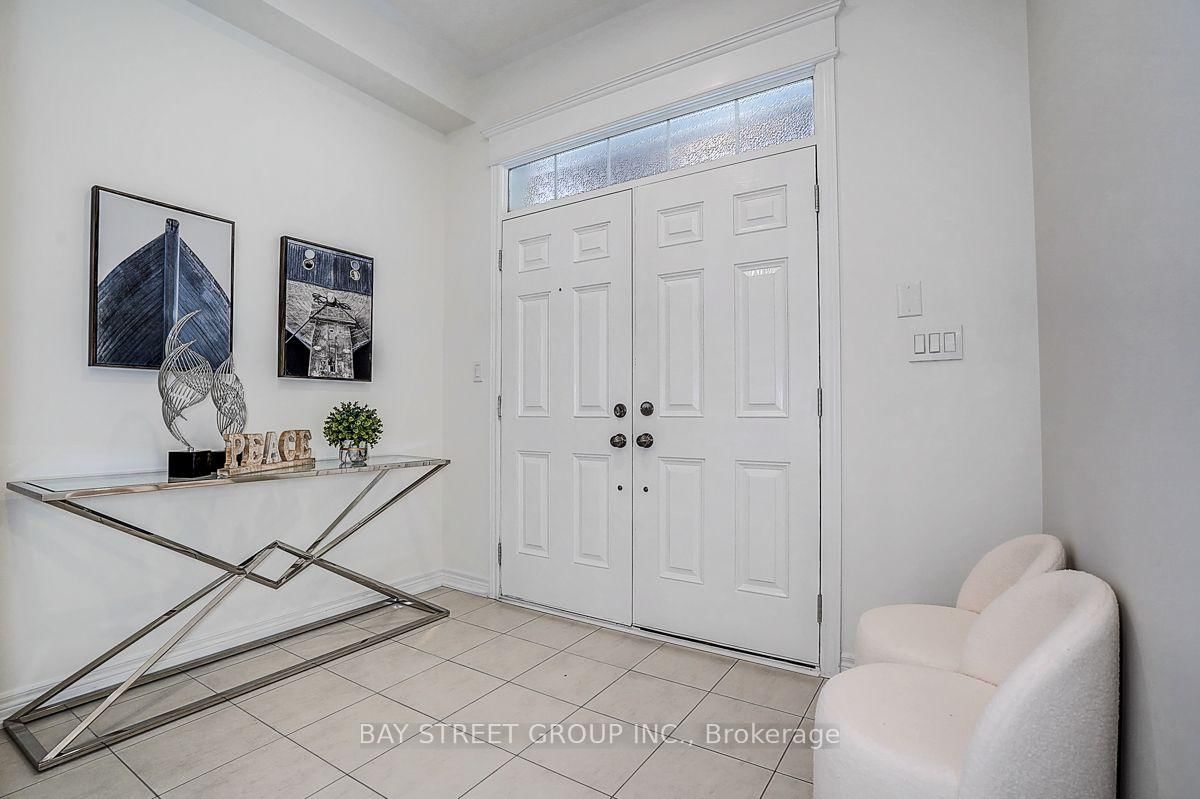 5 Blacksmith Trail • East Gwillimbury, ON photo 4