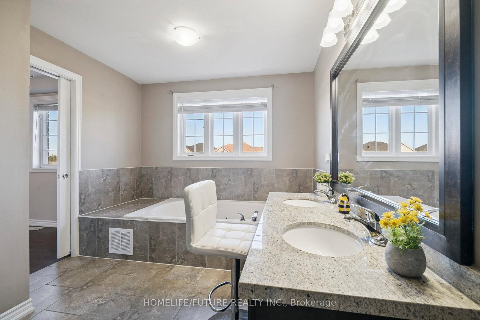 2048 Mcneil Street • Innisfil, ON photo 17