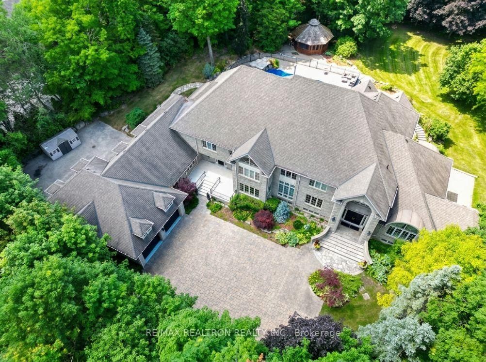 65 Offord Crescent • Aurora, ON photo 2