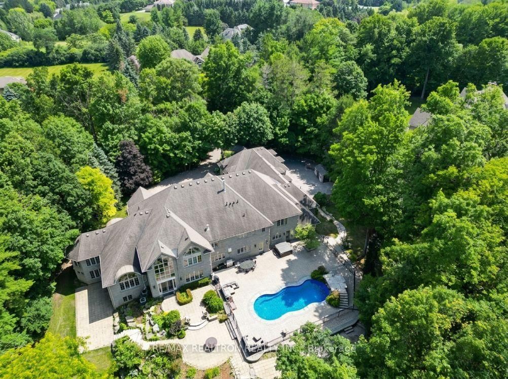 65 Offord Crescent • Aurora, ON photo 3