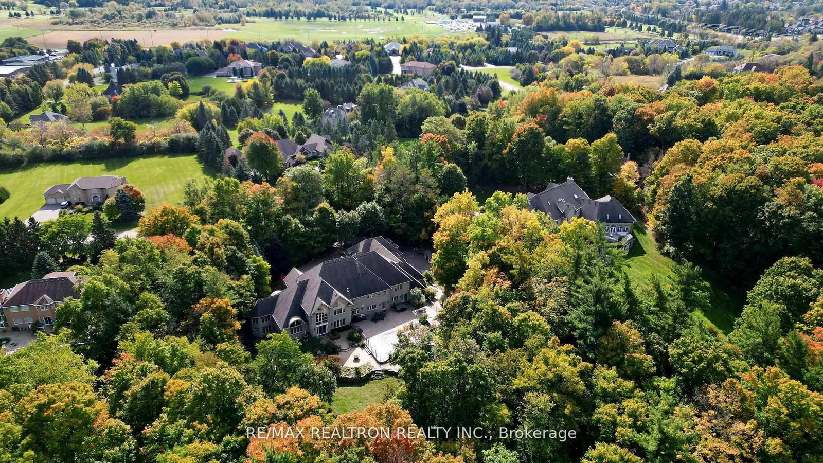 65 Offord Crescent • Aurora, ON photo 6