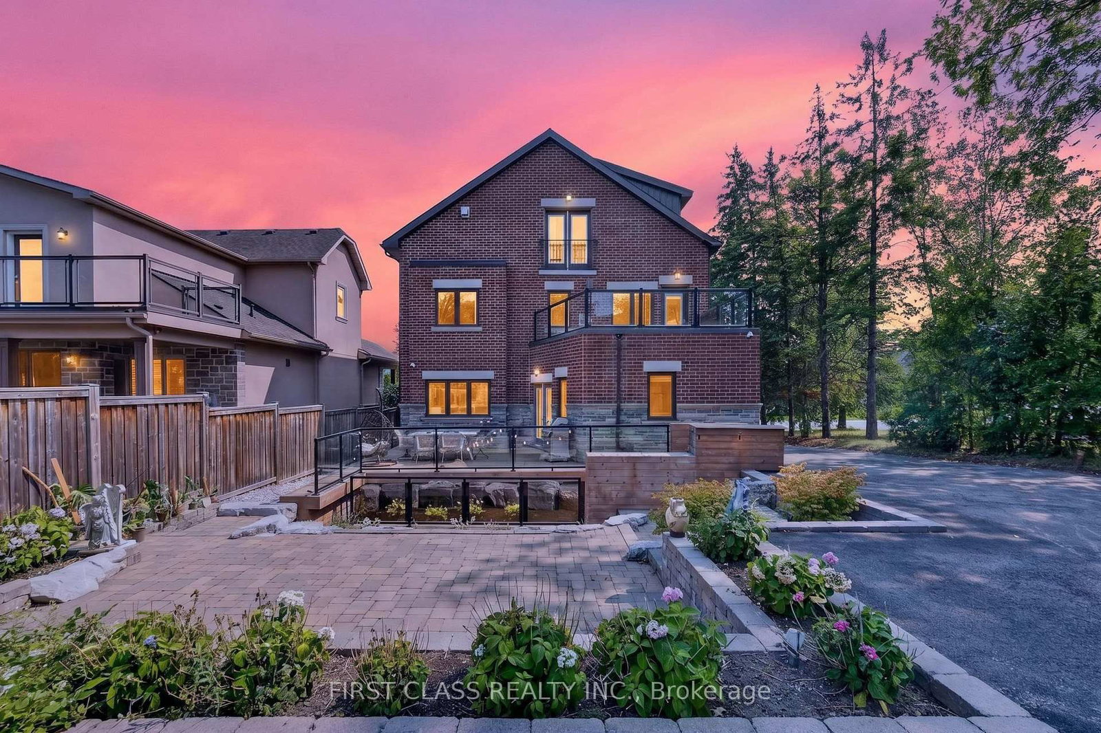 302 Brookside Road • Richmond Hill, ON photo 5