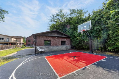 302 Brookside Road • Richmond Hill, ON photo 9