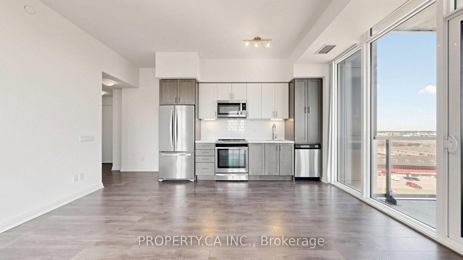 915-7895 Jane St, Vaughan, view 3