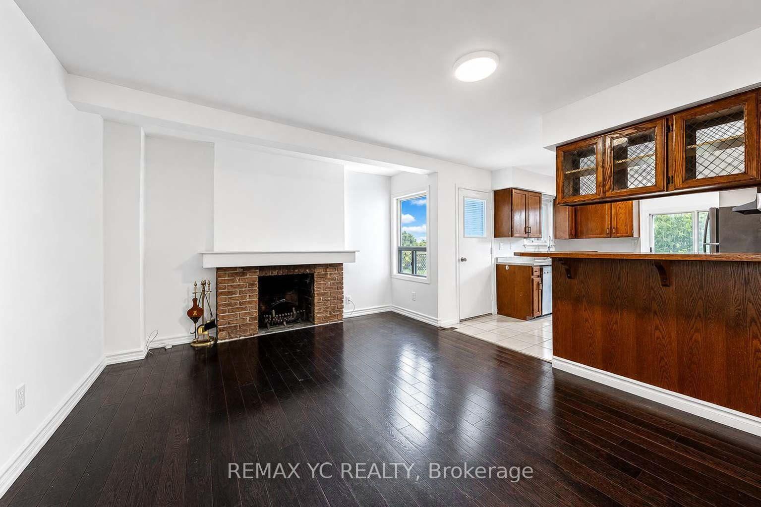 35 Kitsilano Crescent • Richmond Hill, ON photo 5