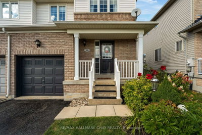 38 Admiral Crescent • Essa, ON photo 2