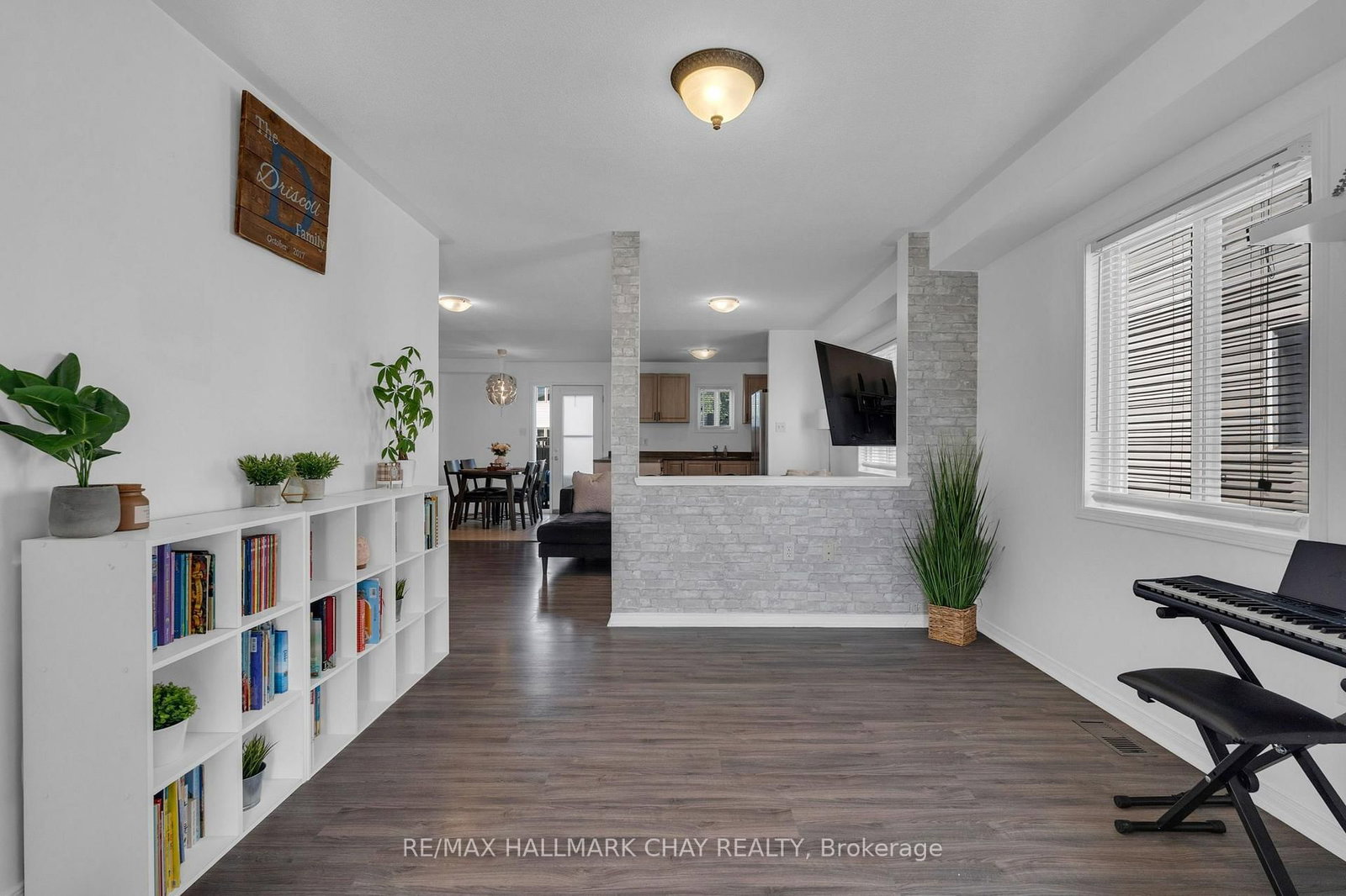 38 Admiral Crescent • Essa, ON photo 4