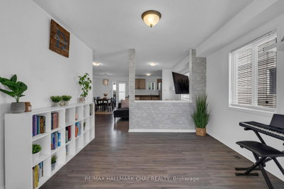 38 Admiral Crescent • Essa, ON photo 4