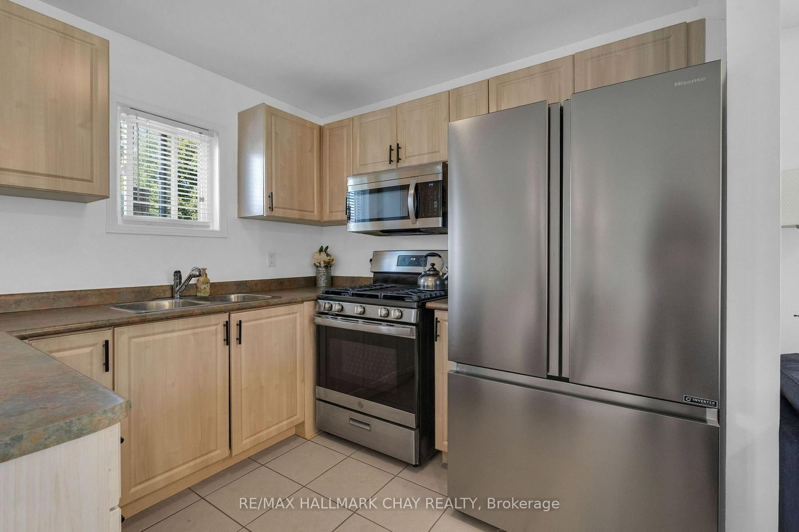 38 Admiral Crescent • Essa, ON photo 7