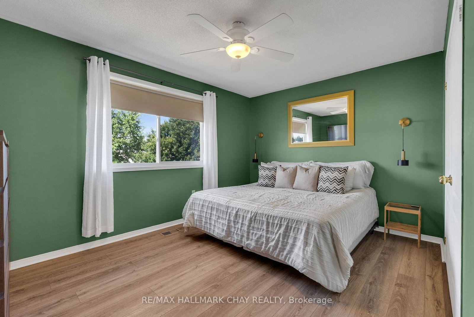 38 Admiral Crescent • Essa, ON photo 9