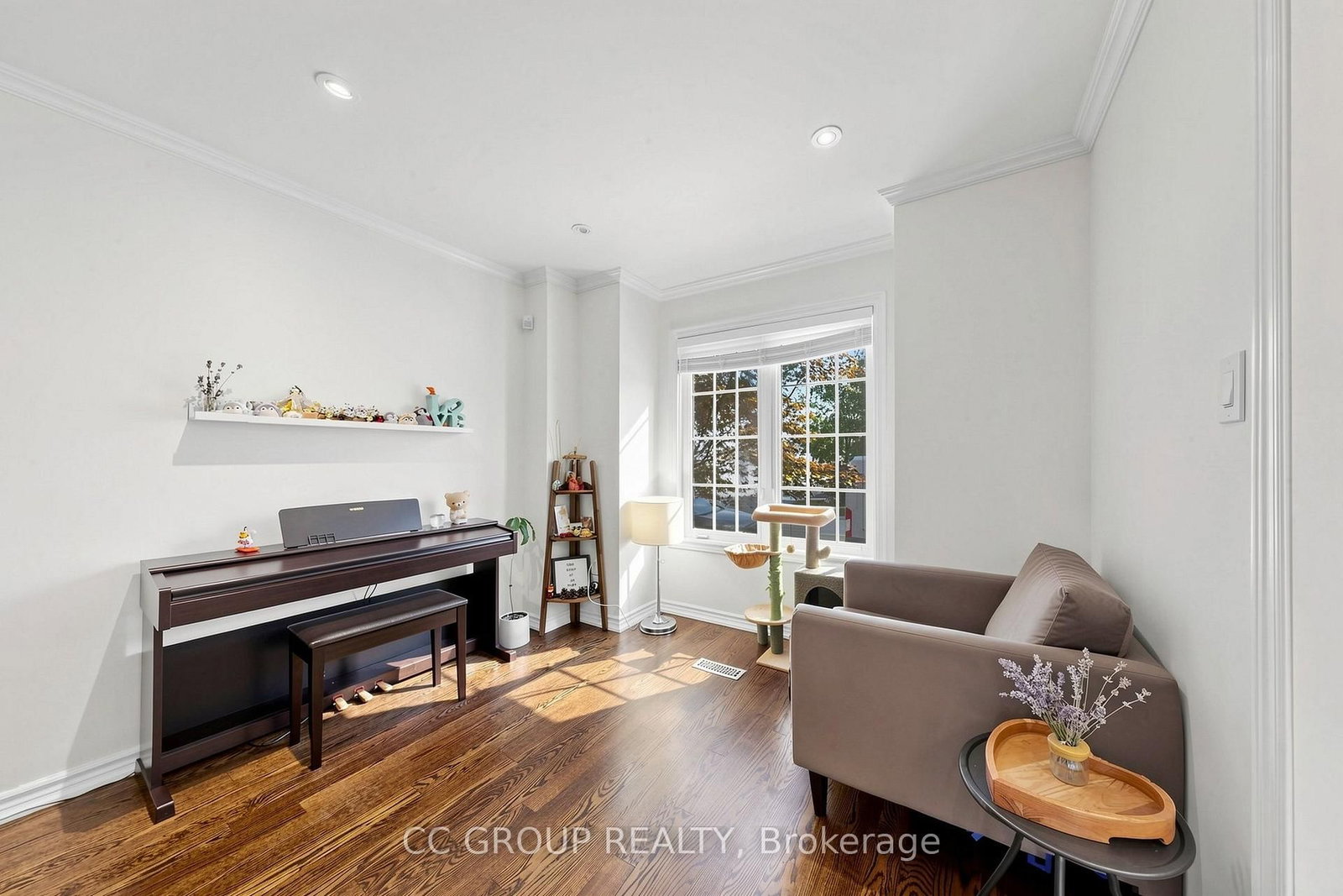 34 Glendennan Avenue • Markham, ON photo 3