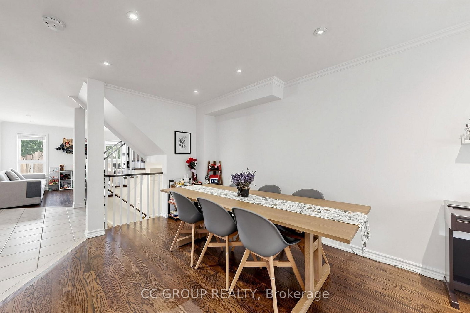 34 Glendennan Avenue • Markham, ON photo 4