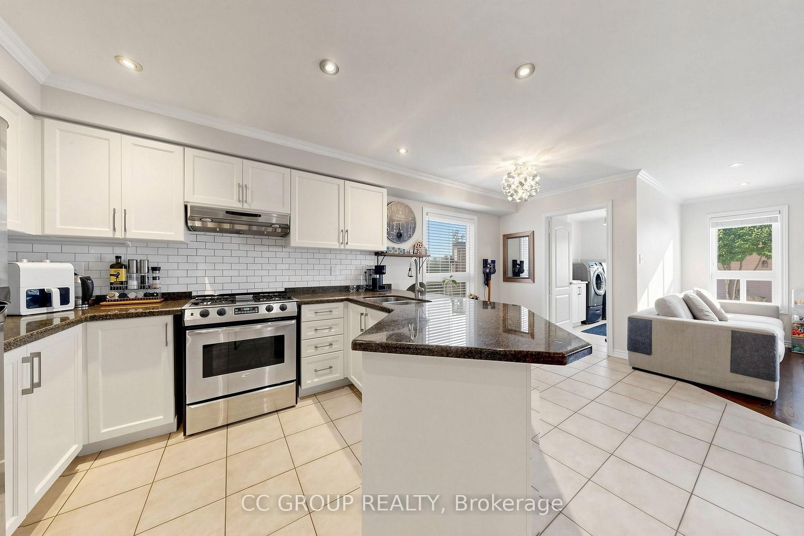 34 Glendennan Avenue • Markham, ON photo 9