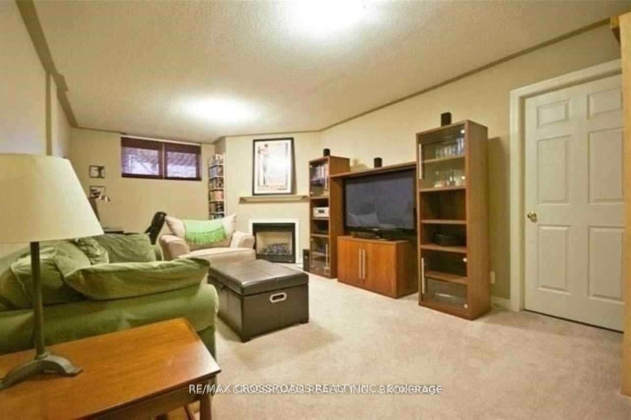 95 Thatcher Crescent • Newmarket, ON photo 12