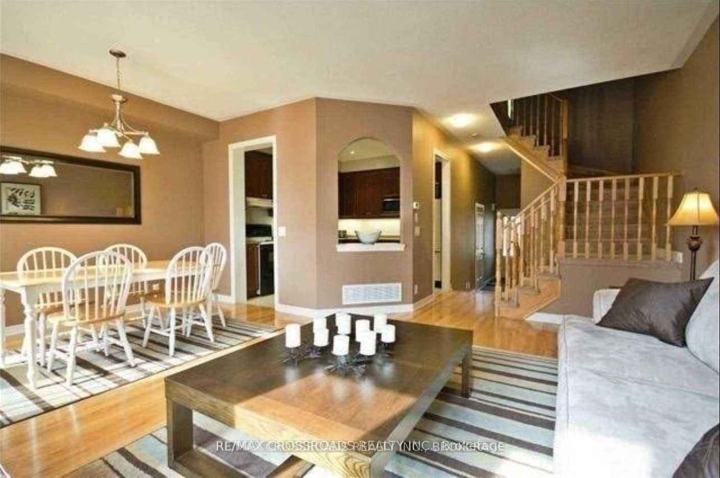 95 Thatcher Crescent • Newmarket, ON photo 3
