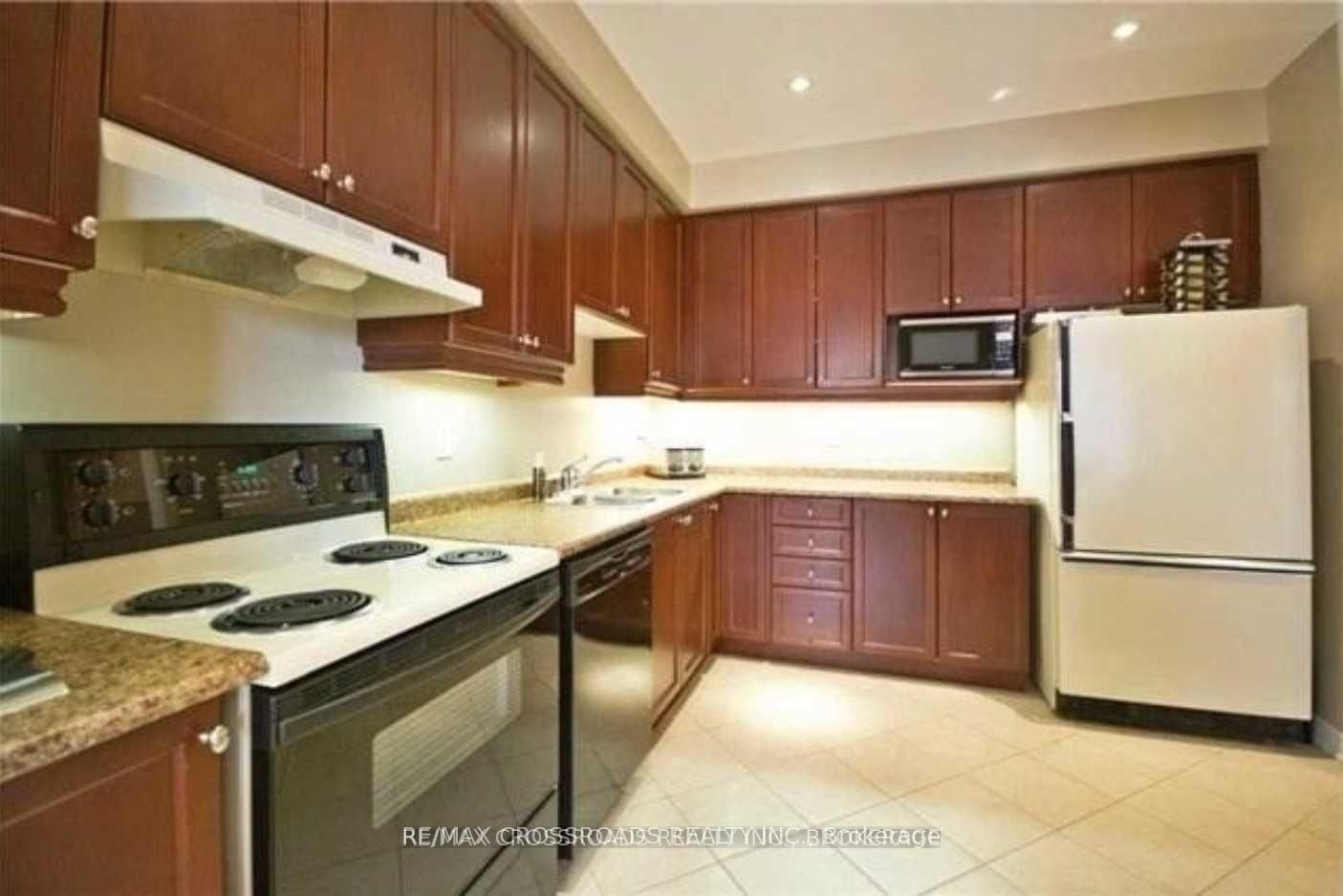 95 Thatcher Crescent • Newmarket, ON photo 4