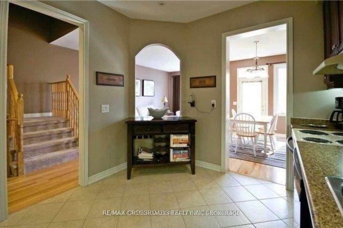 95 Thatcher Crescent • Newmarket, ON photo 5