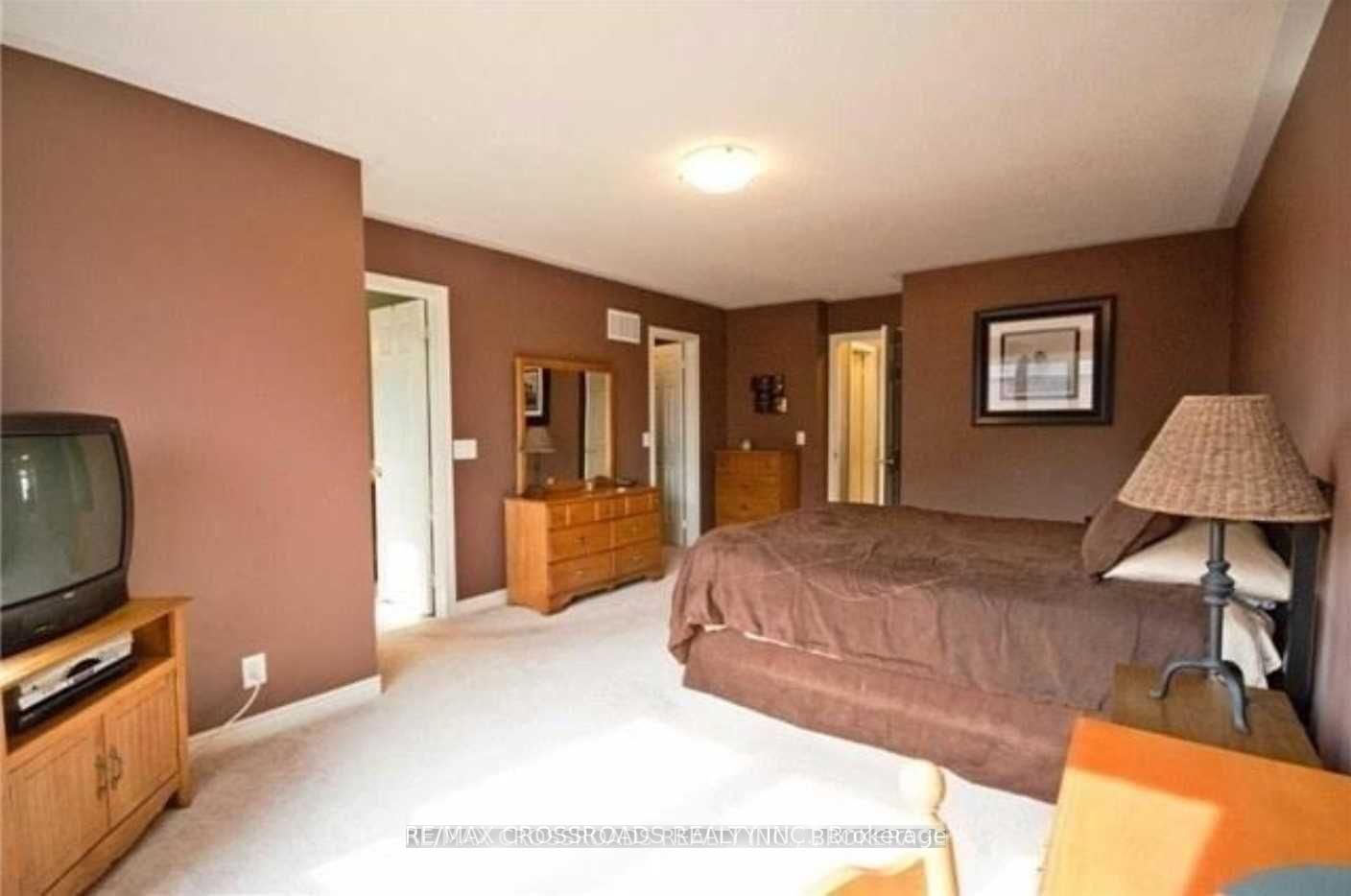 95 Thatcher Crescent • Newmarket, ON photo 6