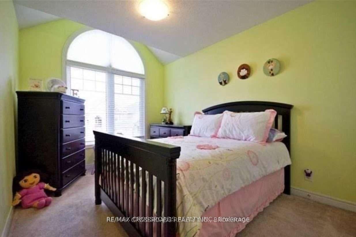 95 Thatcher Crescent • Newmarket, ON photo 9