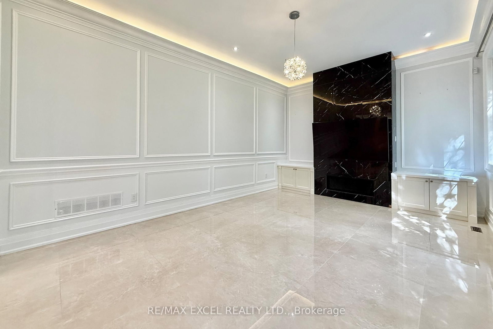 19 Blyth Street • Richmond Hill, ON photo 16