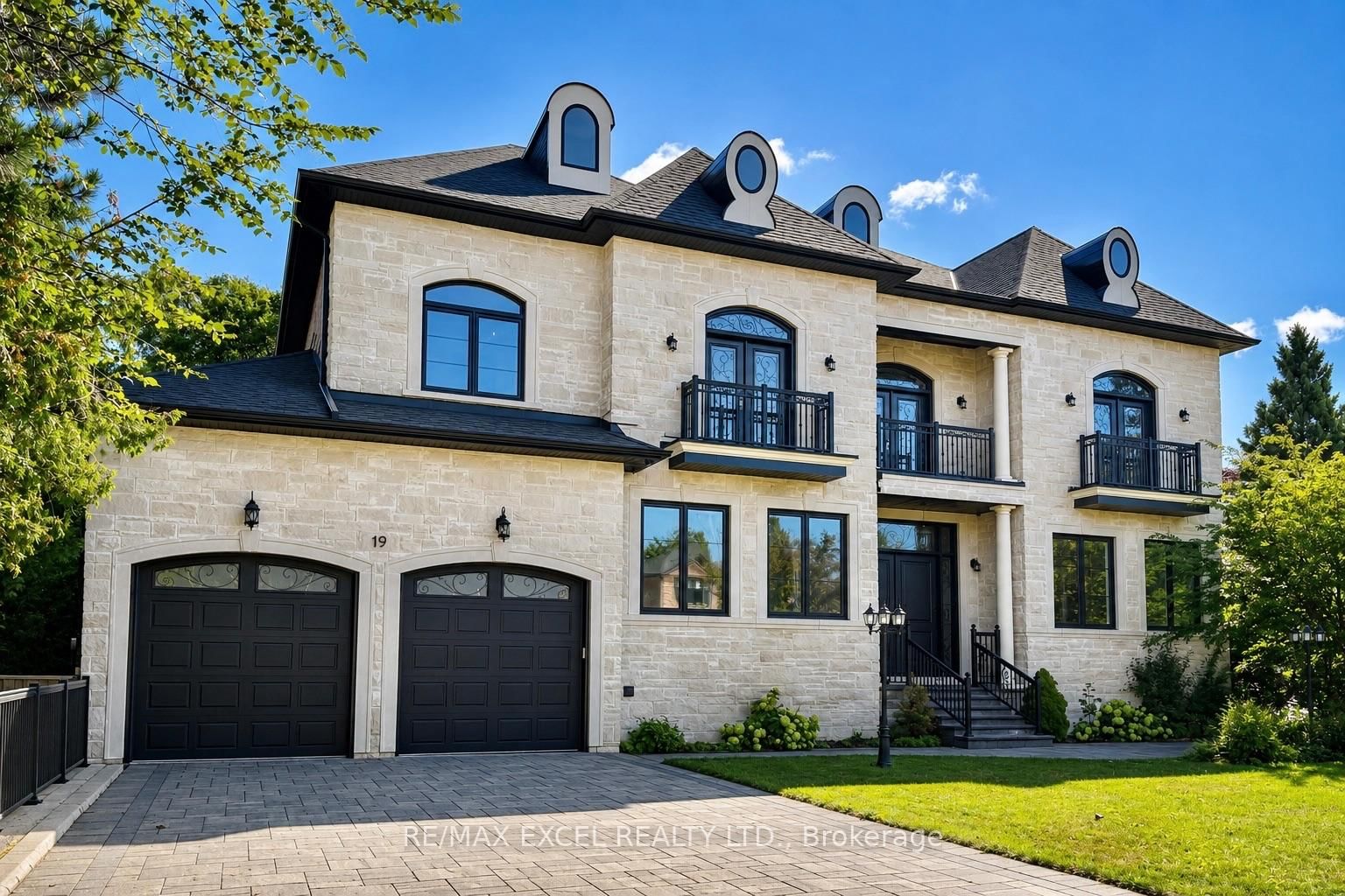 19 Blyth Street • Richmond Hill, ON photo 2