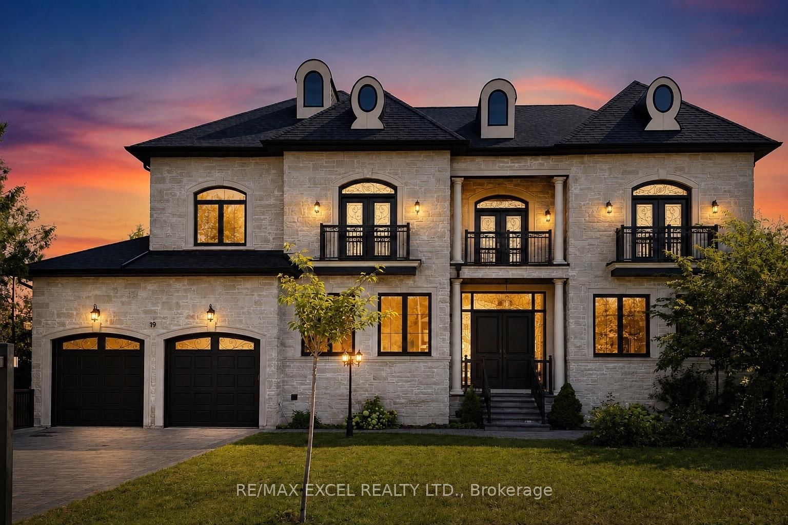 19 Blyth Street • Richmond Hill, ON photo 3
