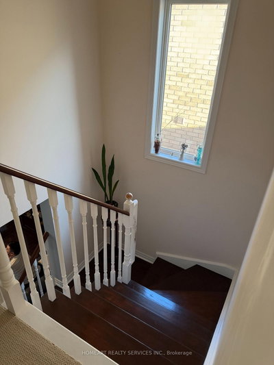 46 Firbank Lane • Whitchurch-Stouffville, ON photo 4