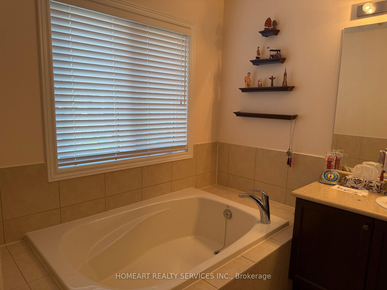 46 Firbank Lane • Whitchurch-Stouffville, ON photo 7
