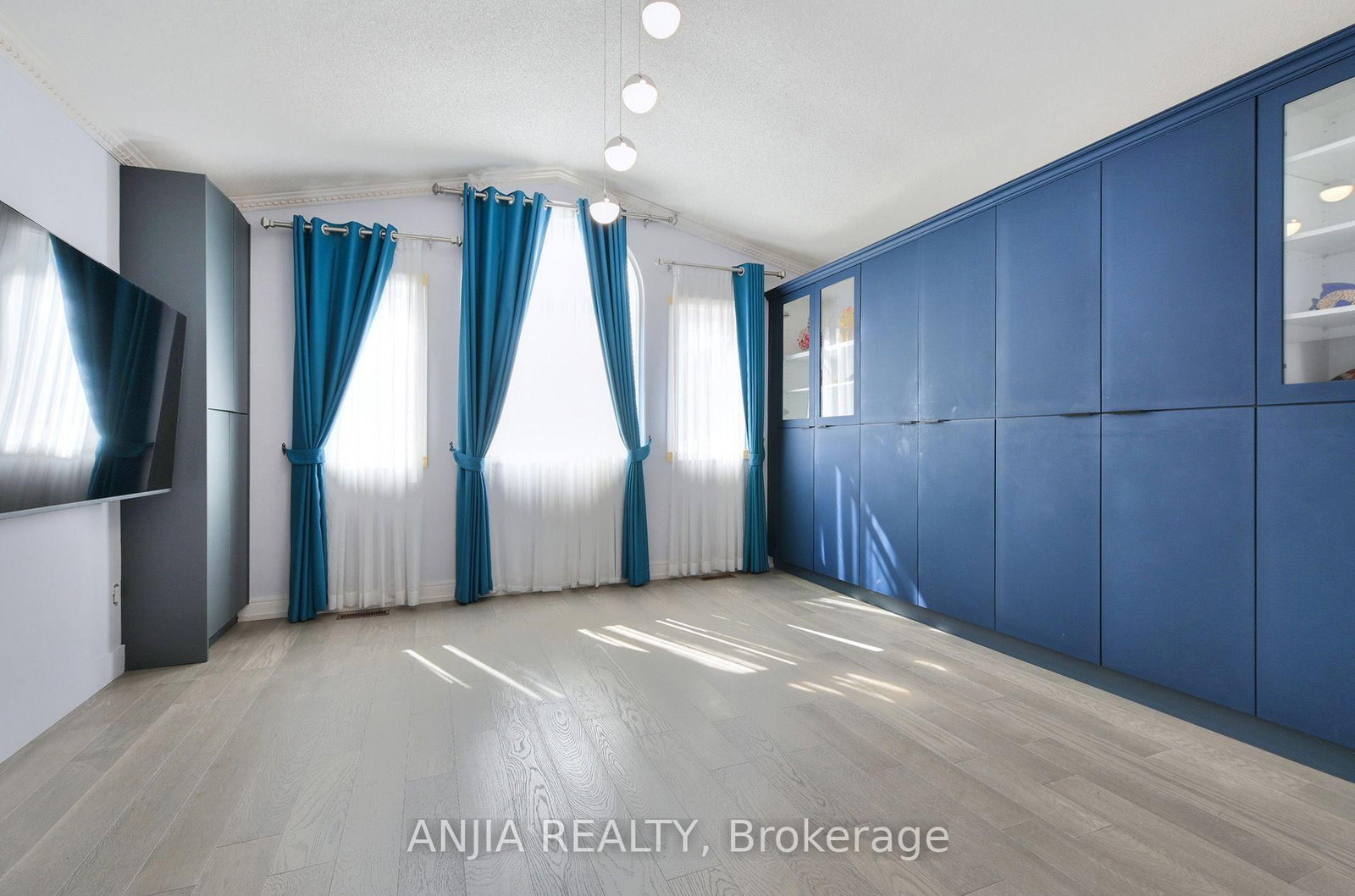 127 Tomlinson Circle • Markham, ON photo 3