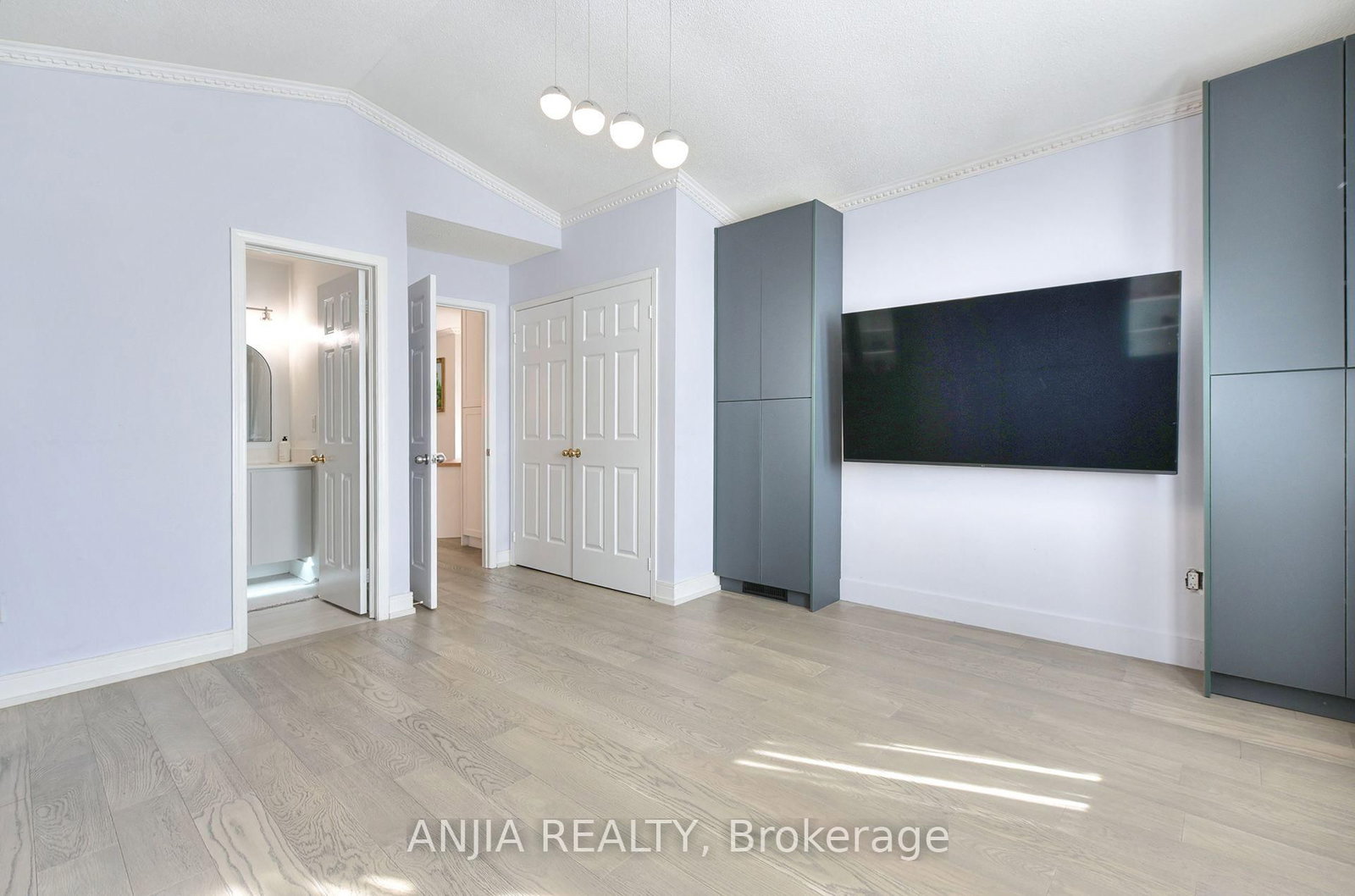 127 Tomlinson Circle • Markham, ON photo 4