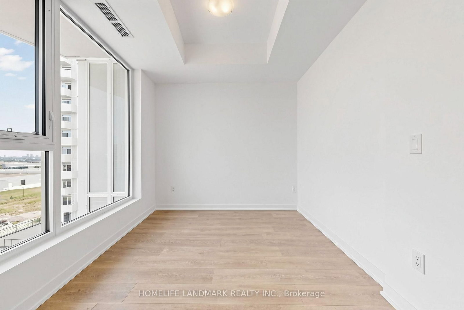 1129-498 Caldari Rd, Vaughan, view 8