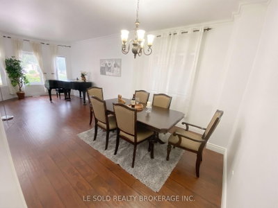 76 Larratt Lane • Richmond Hill, ON photo 5